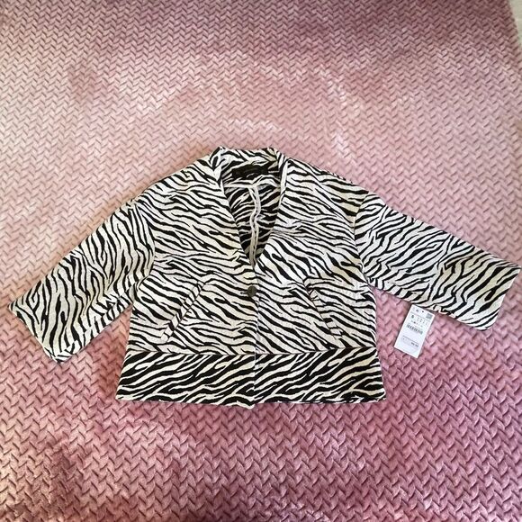 NWT Zara Basic Zebra Print Crop Blazer Womens Size S - Picture 3 of 7